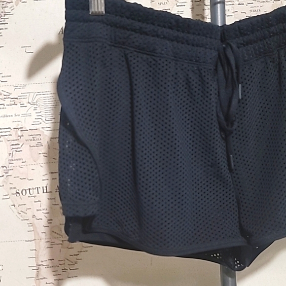 Ivy Park black workout Shorts - Picture 3 of 8